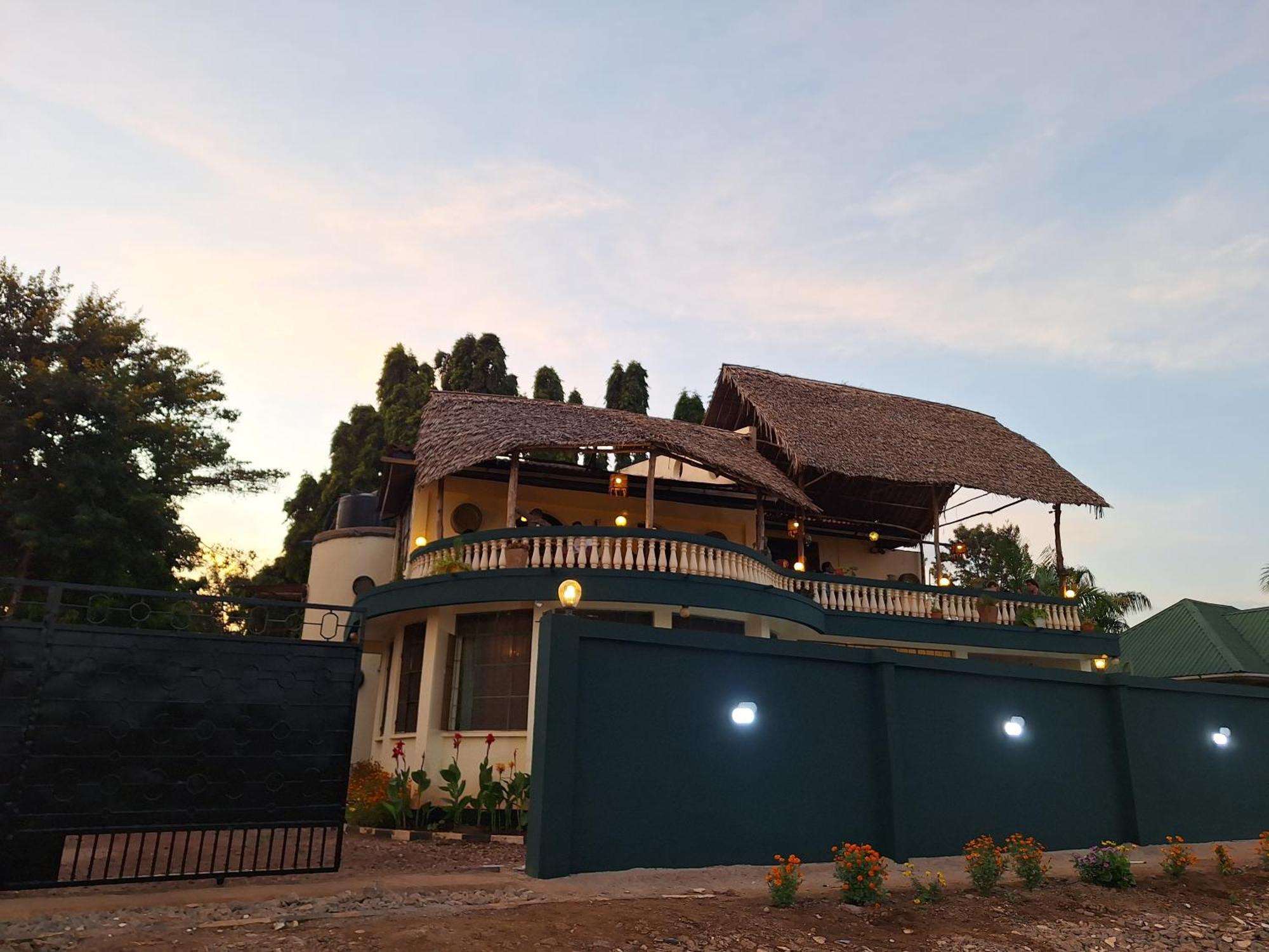 Hill View Garden Hotel Moshi Buitenkant foto